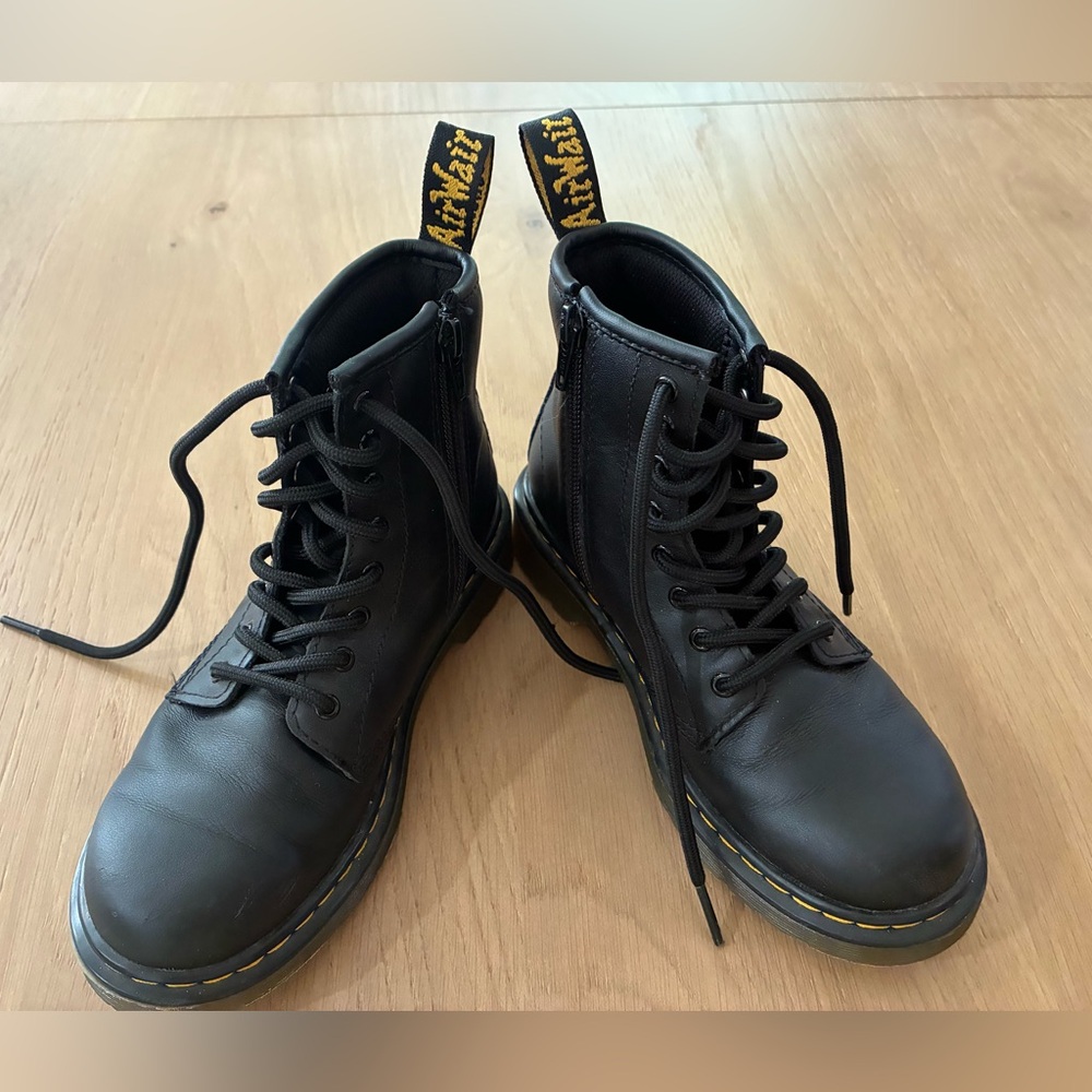 Girls’ Dr. Martens Junior 1460 Softy T Leather Lace-Up Boots Size 2, EUC Black